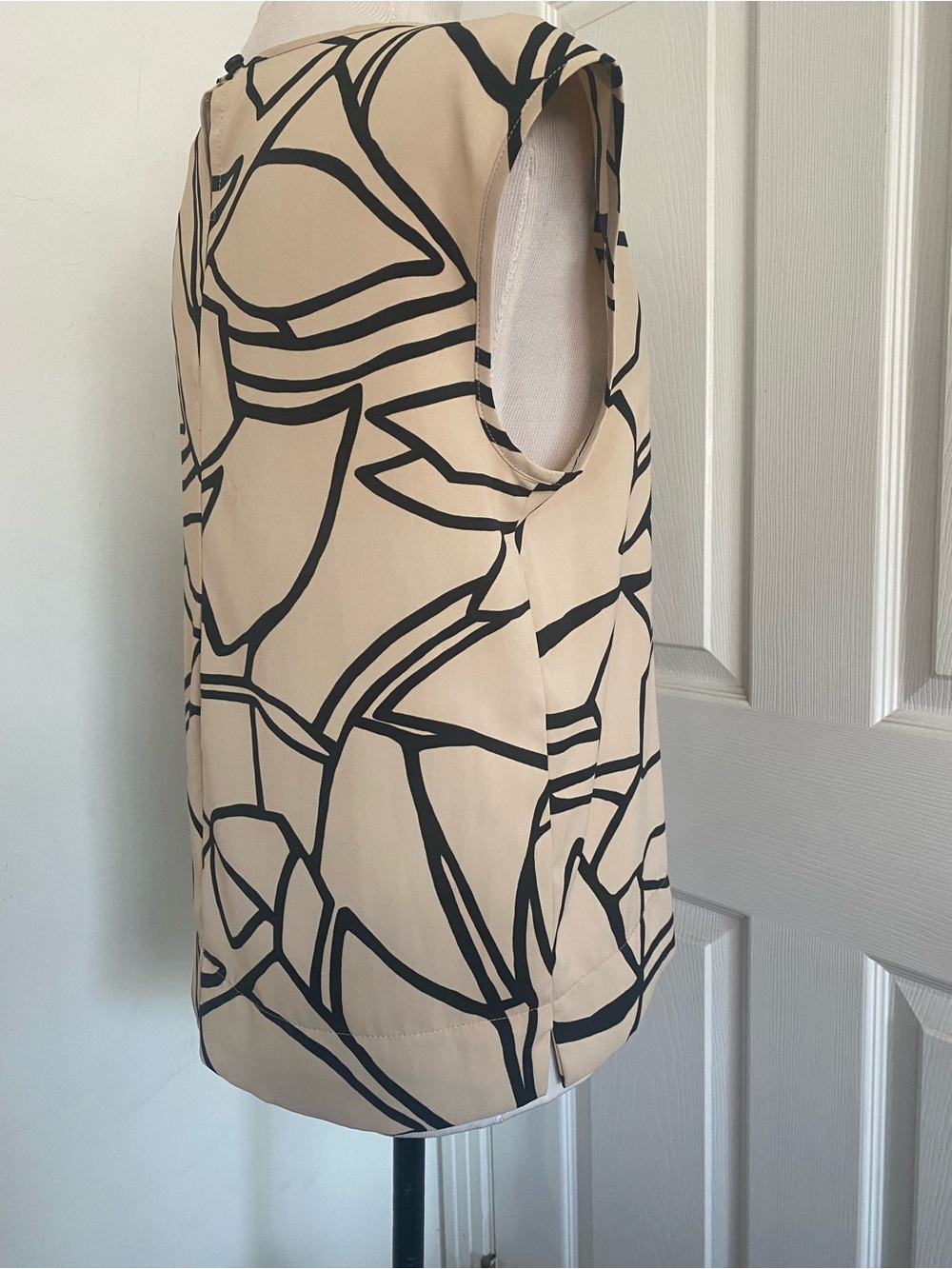 Joseph Ribkoff Abstract Sleeveless Top - Picture 5 of 12
